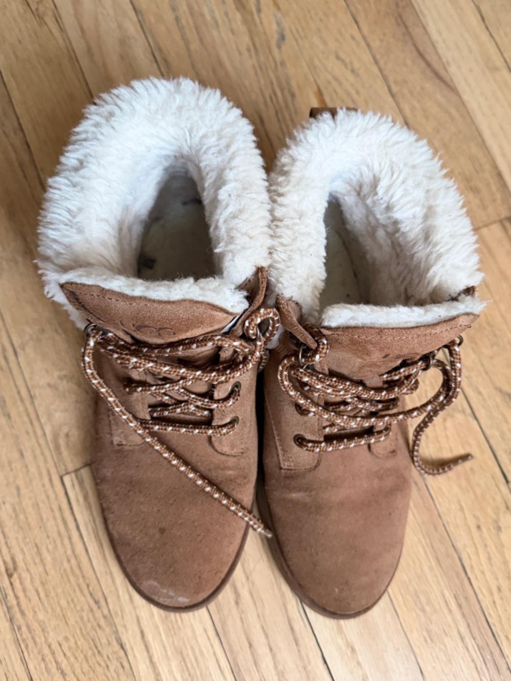 Ugg Women With Shoe Laces In Size 8